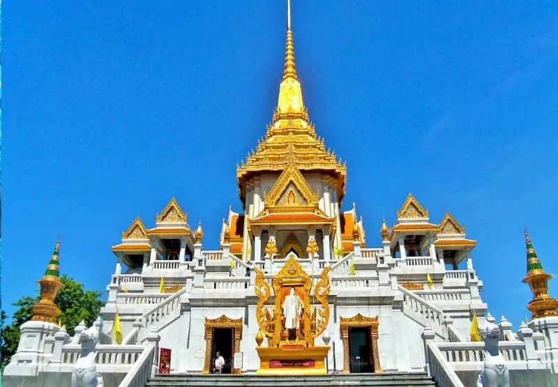 Bức tượng Phật làm bằng vàng nguyên khối