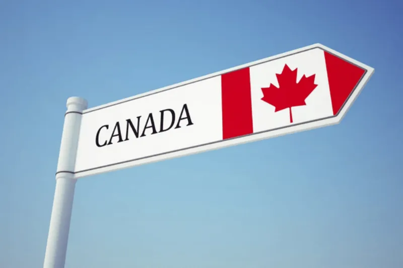 Canada giáp với nước nào