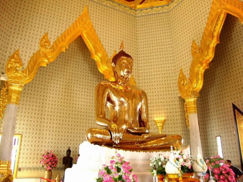 Chùa Vàng Thái Lan -  nơi lưu giữ rất nhiều tượng Phật 