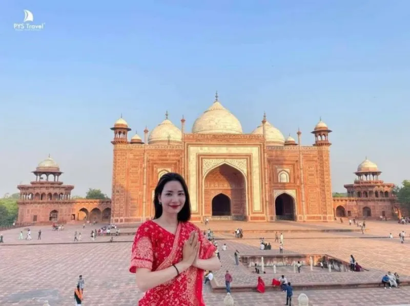 Cổng đền Taj Mahal