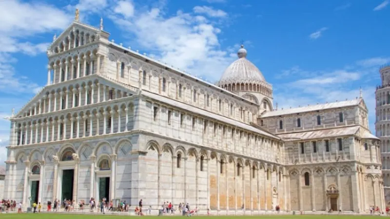 Công trình lớn nhất trong quần thể Quảng trường Piazza del Miracoli tại Ý
