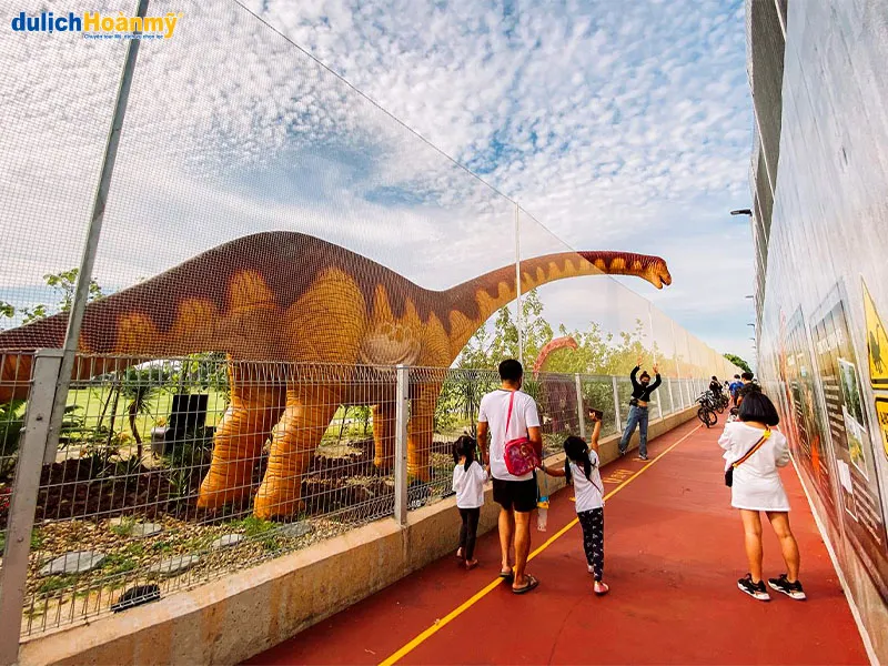 Đến công viên Jurassic Mile để hòa mình vào thế giới khủng long chân thực nhất!