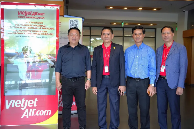 Đoàn Lãnh Đạo Cục Hàng Không Dân Dụng Lào Và Hãng Hàng Không Lào Skyway Tham Quan Học Viện Hàng Không Vietjet