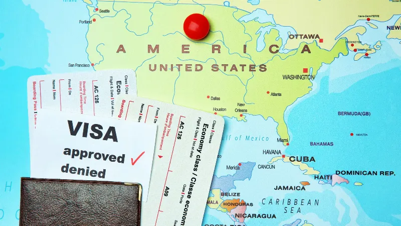 Gia đình vui mừng nhận visa định cư