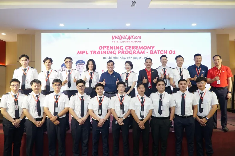 Giảng Khóa Huấn Luyện Phi Công MPL Đầu Tiên Của Vietjet