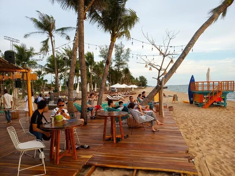 Không gian lý tưởng cho một buổi hẹn hò ngắm hoàng hôn tại Shri Beach Club