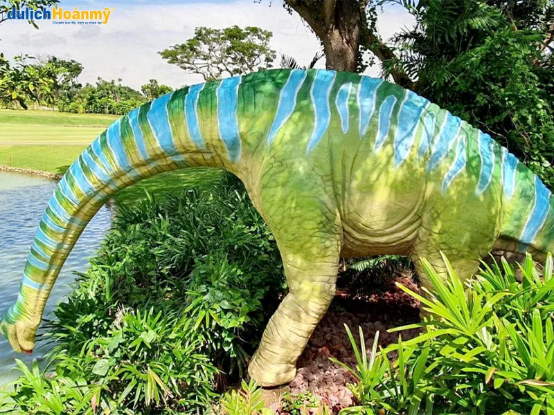 Khủng long Triceratops với đặc trưng là 3 chiếc sừng và phần diềm xương lớn che gáy. Tuy có kích thước nặng đến 6 tấn nhưng đây lại là loài ăn cỏ