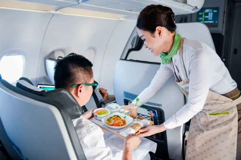 Lương tiếp viên hàng không ở Việt Nam bao nhiêu? - Ảnh 2.