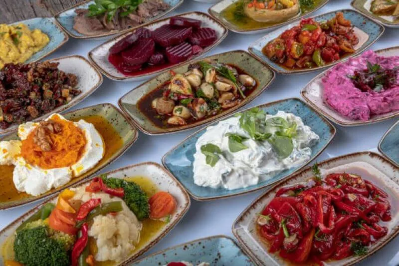Meze khai vị - M&oacute;n ăn vang danh c&oacute; mặt trong mọi bữa ăn