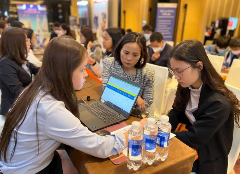 Nhiều c&aacute;ch sang &Uacute;c l&agrave;m việc hợp ph&aacute;p - Ảnh 2.