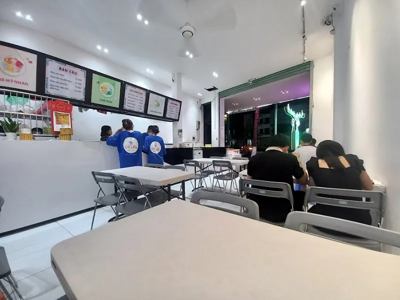 Quán chè sầu bà Liên tại đường Điện Biên Phủ