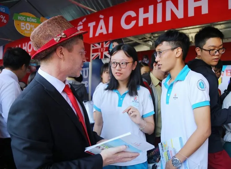 Sinh viên UEF năng động, sáng tạo