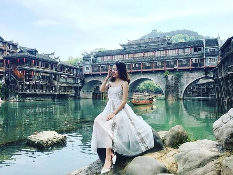 trang-phuc-di-phuong-hoang-co-tran-mua-xuan
