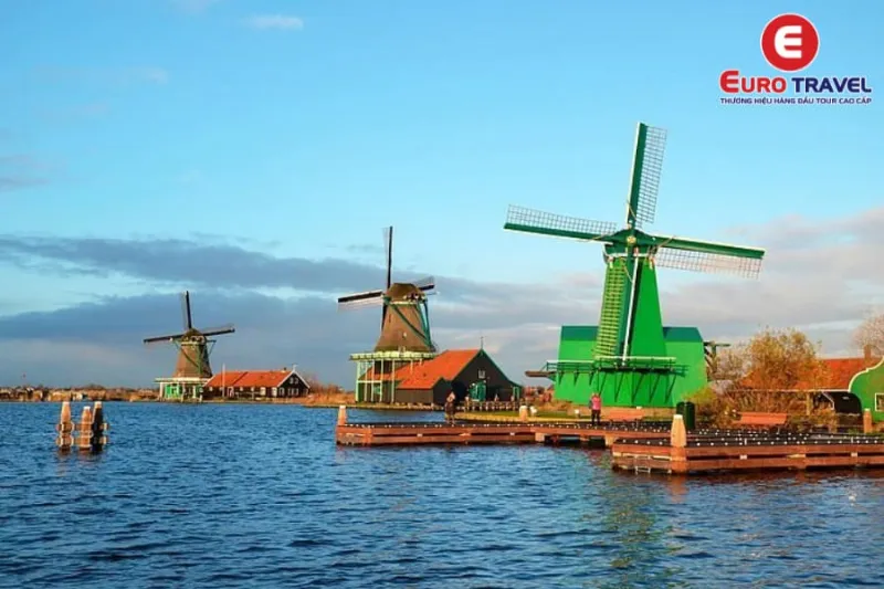 Vẻ đẹp thanh bình của ngôi làng cối xay gió Zaanse Schaan