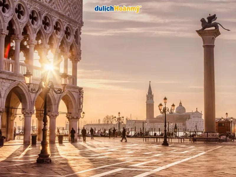 Venice trở thành trung tâm thương mại có tiếng