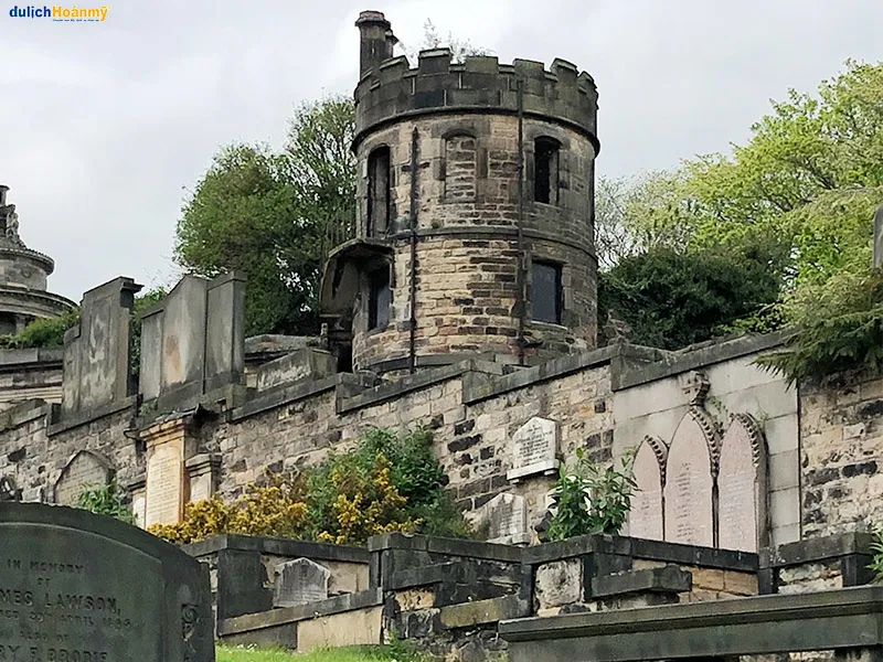 Xuất hiện những câu chuyện bí ẩn trong Tháp nhìn xa