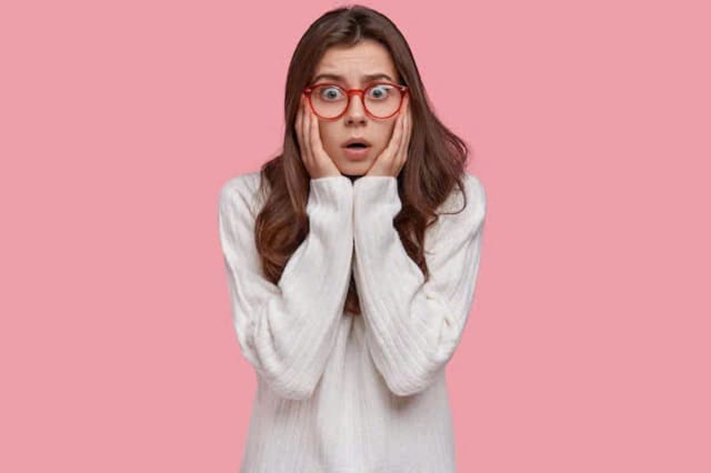 “Amazed by” mô tả rõ ràng việc ai đó bị bất ngờ trước việc làm nào đó “Amazed by” mô tả rõ ràng việc ai đó bị bất ngờ trước việc làm nào đó