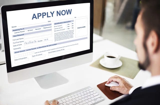 "Apply for" diễn tả rõ ràng việc bạn xin/thỉnh cầu về một điều gì đó "Apply for" diễn tả rõ ràng việc bạn xin/thỉnh cầu về một điều gì đó
