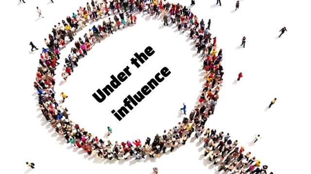 Influence đi với giới từ gì? Giải mã cấu trúc “under the influence” Influence đi với giới từ gì? Giải mã cấu trúc “under the influence”