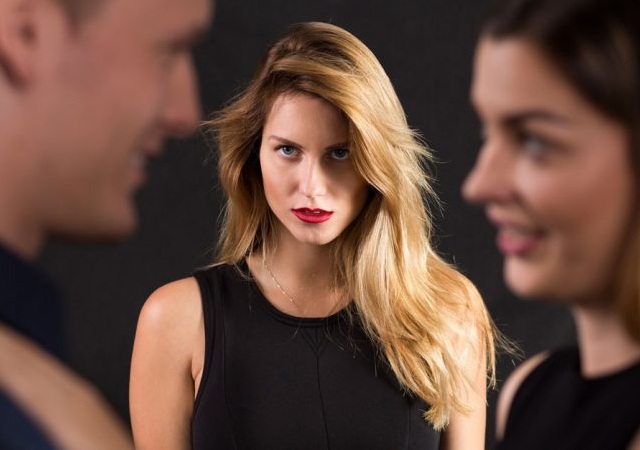 Jealous trong tiếng Anh có nghĩa là "ghen tuông", "ghen tị"