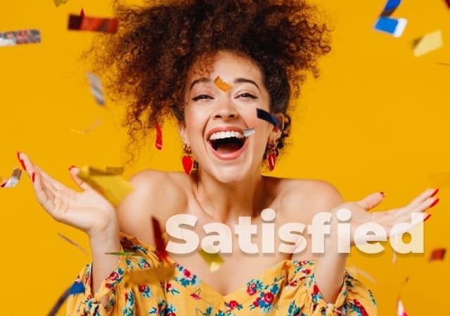 Satisfied trong tiếng Anh là một tính từ mang nghĩa hài lòng