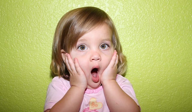 Surprise đi với giới từ gì? Khám phá trọn cách dùng cấu trúc "surprise"