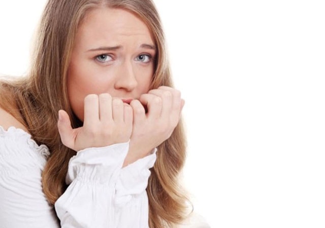 Worried over diễn tả sự lo lắng quá mức