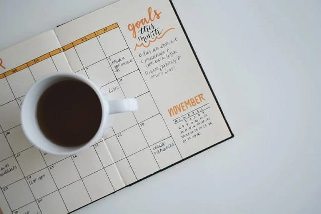 Cách sử dụng giới từ với thời gian khá phức tạp