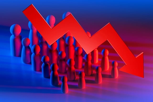 Ghi nhớ decline đi với giới từ gì để học tiếng Anh hiệu quả hơn