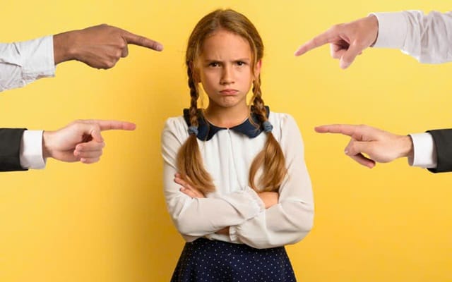 Hướng dẫn cách dùng “accuse of” trong dạng câu chủ động